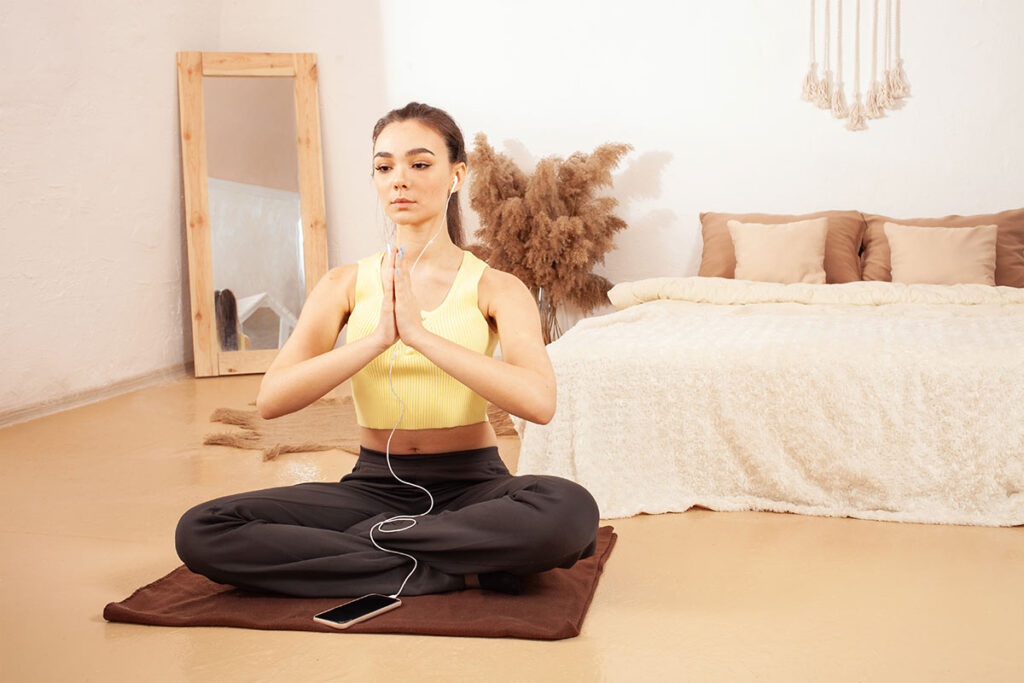 4 Basic Yoga Equipment